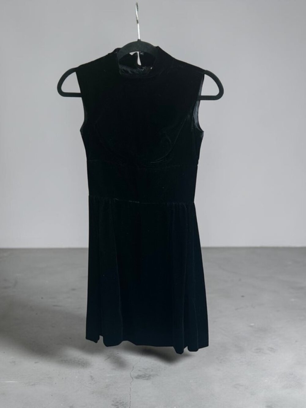 Mindy Malone for Joseph Magnin Vintage 70s Black Velvet Sleeveless Flare Dress